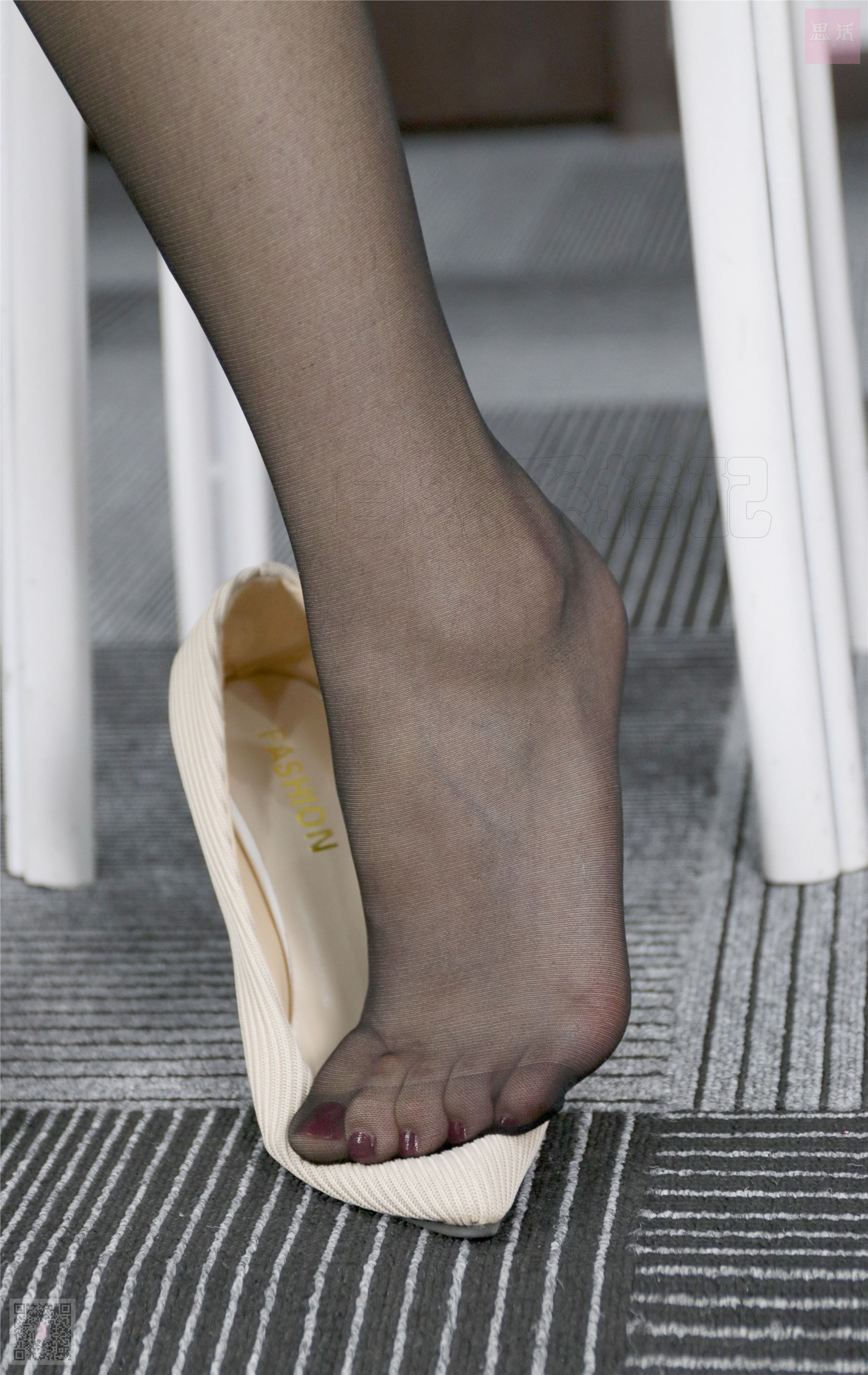 SiHua思话  SH028 珺洁 当黑丝袜遇上羞脸